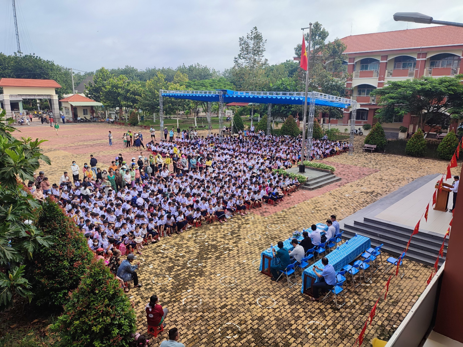 Hưởng ứng"Ngày toàn dân đưa trẻ đến trường" NH 2023-2024